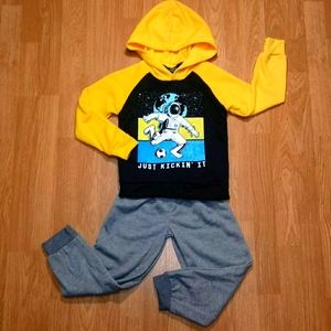 NWT Boys Hoodie Set – Astronaut Soccer Graphic
